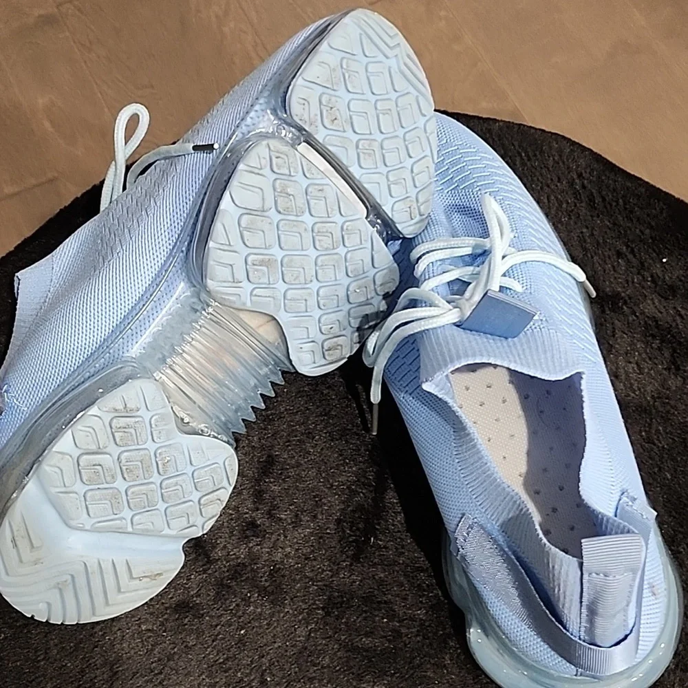Shoes - Picture 4 of 5